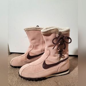Nike women's sakami lace-up boots. Size 5.5, fits more like a 6.